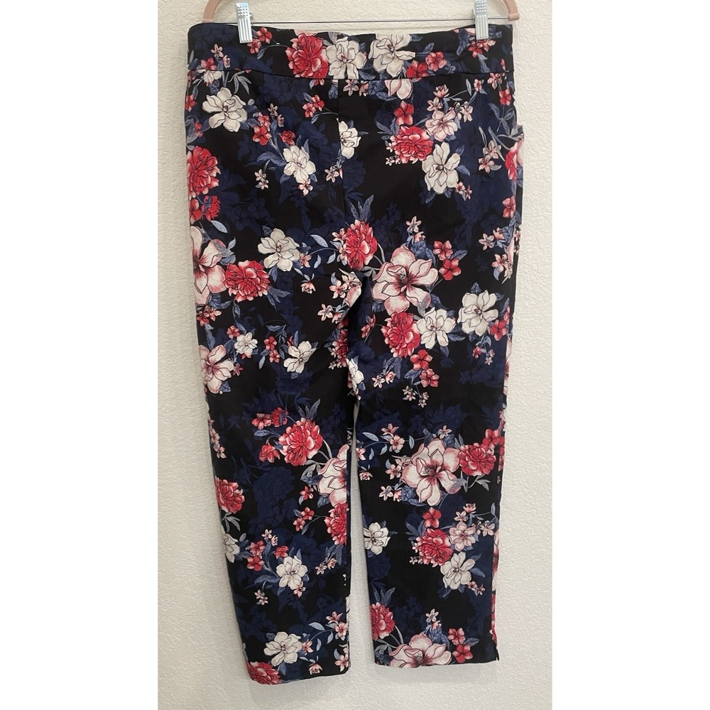 Chico's‎ Perfect Stretch Ankle Pants Women's Size 3 Black Floral Pull On - Picture 3 of 8
